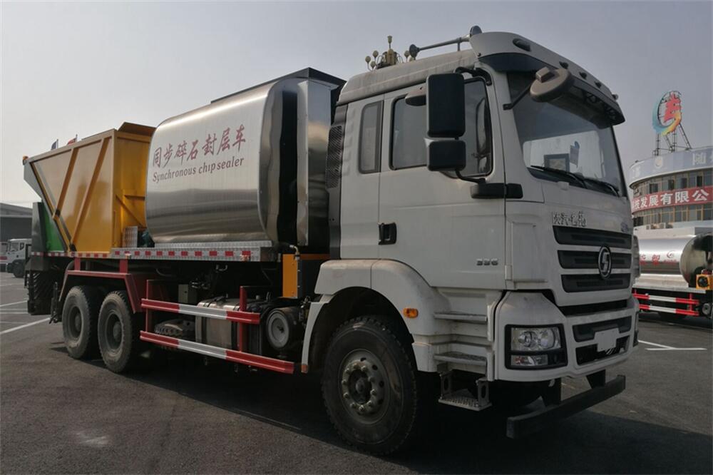 同步碎石封層車-陜汽德龍后雙橋同步碎石封層車